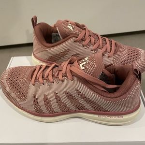 APL TechLoom Pro NEW sneakers! Never worn size 7 Rose color